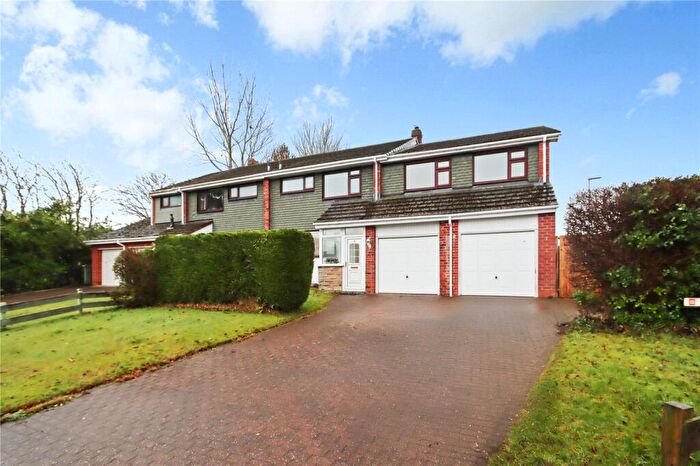 4 Bedroom Semi Detached House For Sale In Grange Drive, Ryton, Tyne And Wear, NE40