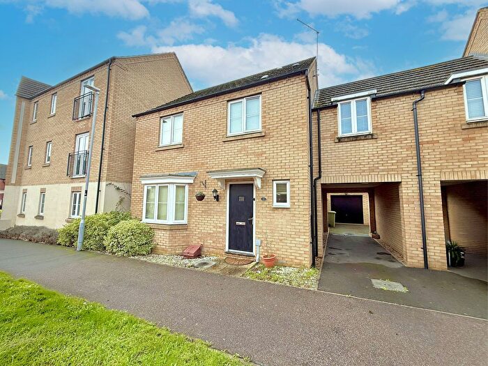 4 Bedroom Link Detached House For Sale In Woolpack Grange, Oakridge Park, MK14