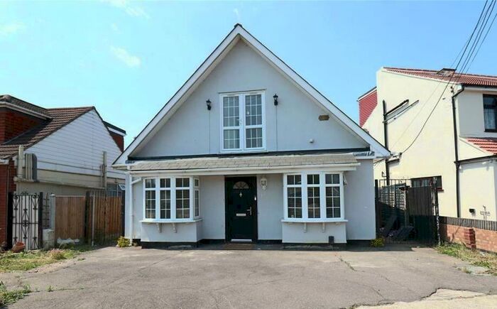 5 Bedroom Detached Bungalow To Rent In Stanley Road North, Rainham, RM13