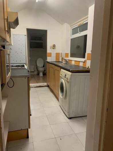 2 Bedroom Terraced House To Rent In North Street, Luton, LU2