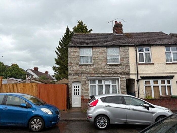 3 Bedroom Terraced House To Rent In Colin Road, Luton, LU2