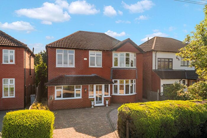 4 Bedroom Detached House For Sale In Woodford Road, Poynton, SK12