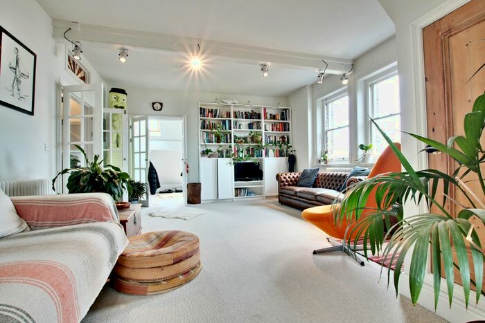 3 Bedroom Flat To Rent In Oaklands Road, BR1