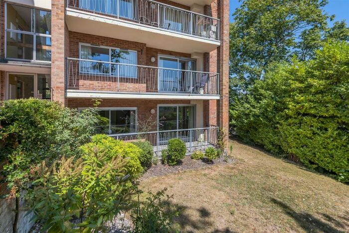 2 Bedroom Flat To Rent In West Mount, Guildford, GU2