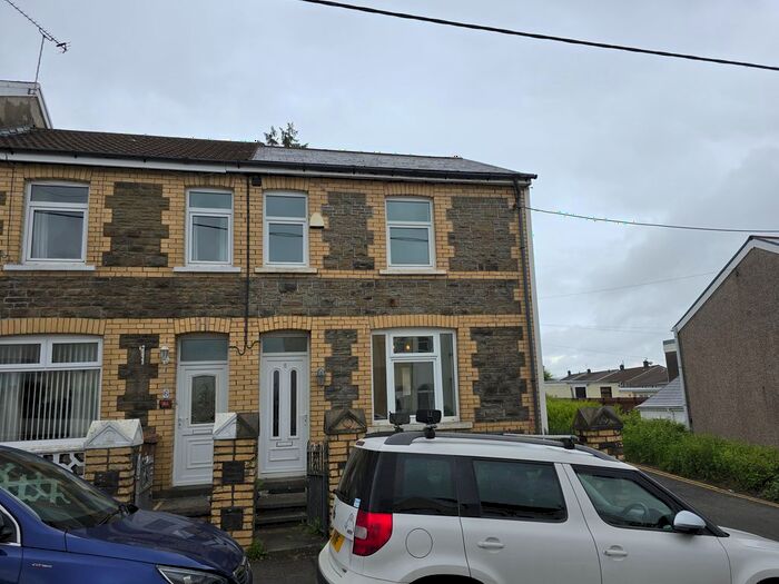 3 Bedroom End Of Terrace House To Rent In Rhos Newydd Tce Gordon Road, Blackwood, NP12