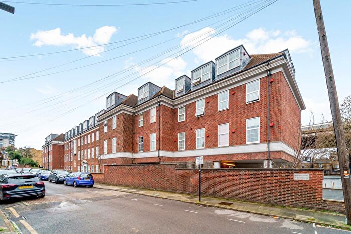 1 Bedroom Flat For Sale In Middlesex Court, Glenhurst Road, TW8