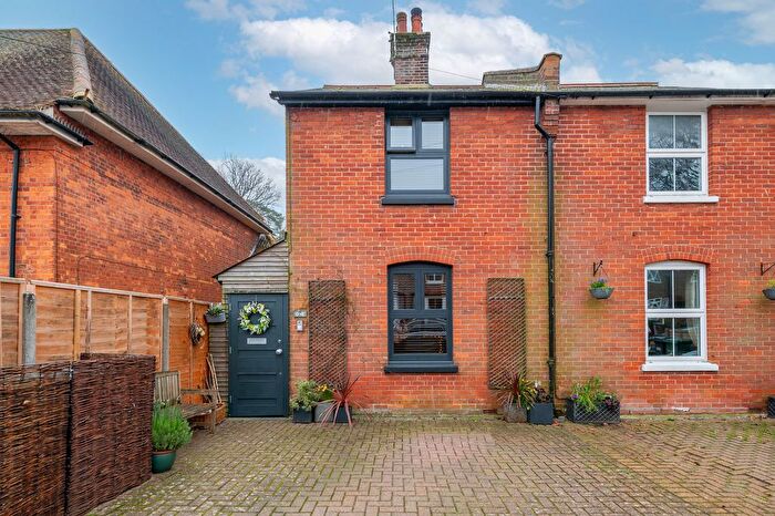 2 Bedroom Semi Detached House For Sale In New North Road, Reigate, RH2