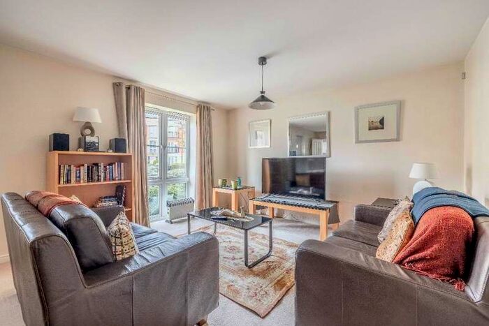 2 Bedroom Flat To Rent In Trevelyan Court, Windsor, SL4