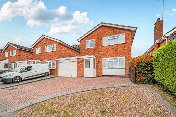 3 Bedroom Link Detached House For Sale In Waylands, Swanley, BR8