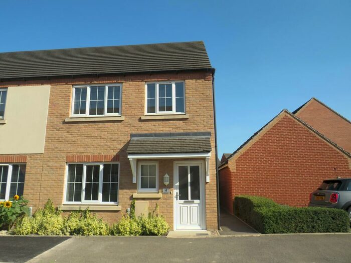 3 Bedroom House To Rent In Sunflower Avenue, March, PE15