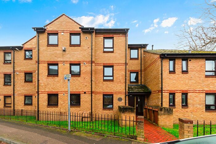 2 Bedroom Flat To Rent In Beaufort Road, St. Johns Court Beaufort Road, KT1