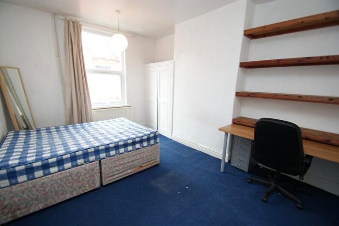 2 Bedroom Terraced House To Rent In William Street, Hyde Park, Leeds, LS6
