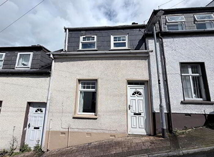 3 Bedroom Mid Terraced House For Sale In Barnewall Place, Derry, BT47