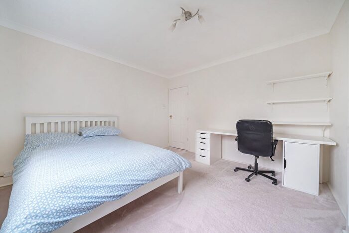 6 Bedroom Detached House To Rent In Park Avenue, Camberley, GU15