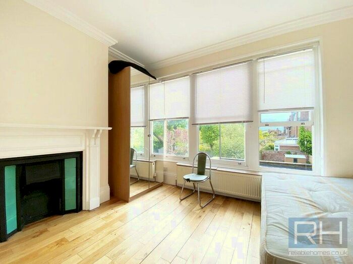 Apartment To Rent In Muswell Hill, London, N10