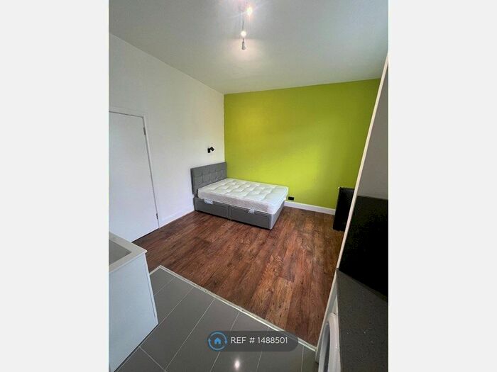 Studio To Rent In Station Road, Hendon, NW4