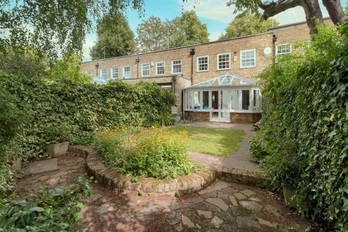 3 Bedroom Terraced House To Rent In St Marys Grove, Islington, London, N1