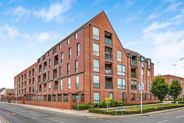 1 Bedroom Flat For Sale In Marine Crescent, Ilford, IG6