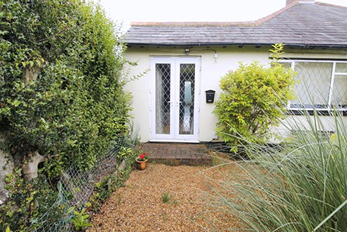 Studio To Rent In Petersham Avenue, Byfleet, KT14