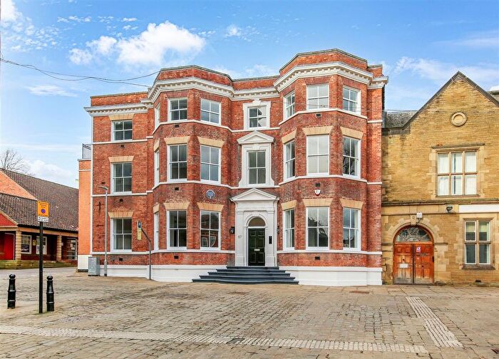 2 Bedroom Flat To Rent In New Square, Chesterfield, S40