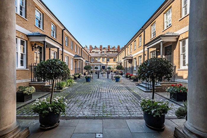 2 Bedroom Mews For Sale In Tarrant Place, London, W1H