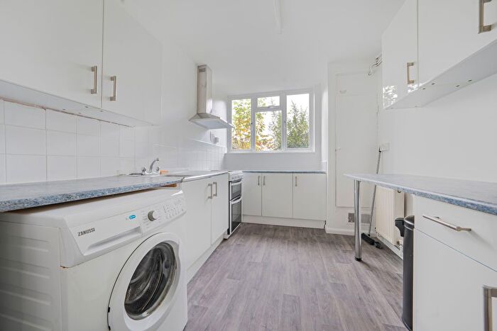 2 Bedroom Flat To Rent In Park Road, Uxbridge, UB8