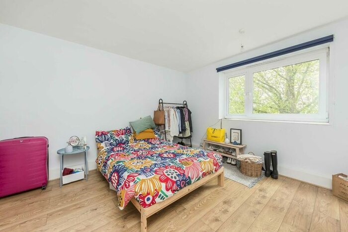 2 Bedroom Flat To Rent In Goldhawk Road, London, W12