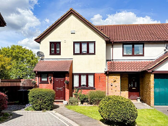 3 Bedroom House For Sale In Boxford Close, Rayleigh, SS6