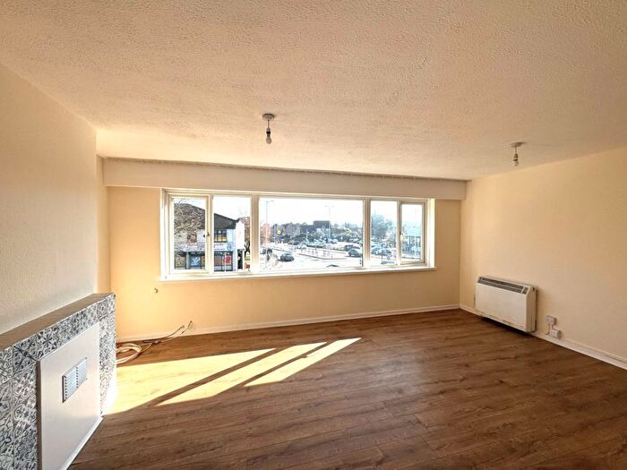 2 Bedroom Flat To Rent In High Street, Cheshunt, Waltham Cross, EN8