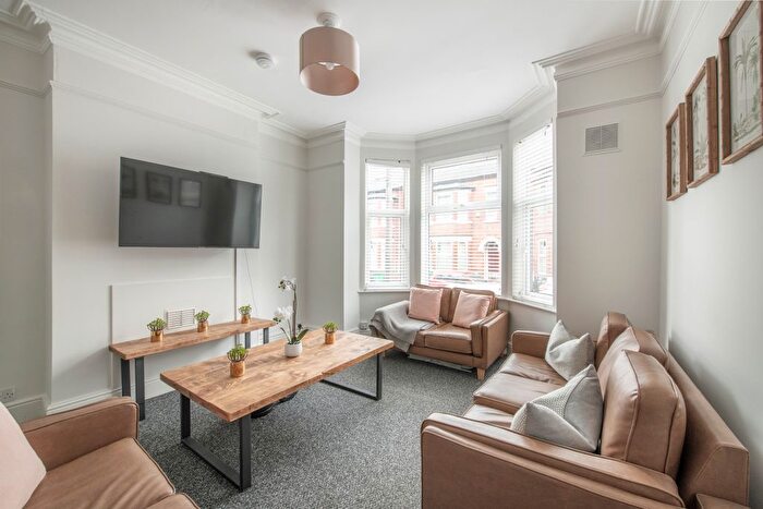 6 Bedroom Property To Rent In Kimbolton Avenue, Nottingham, NG7