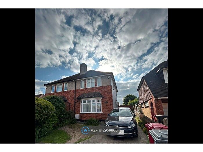 3 Bedroom Semi-Detached House To Rent In Meadfield Road, Slough, SL3