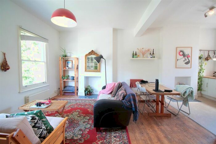 2 Bedroom Flat To Rent In Rattray Road, London, SW2