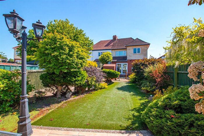 3 Bedroom Semi-Detached House To Rent In Abbey Way, Bradville, MK13