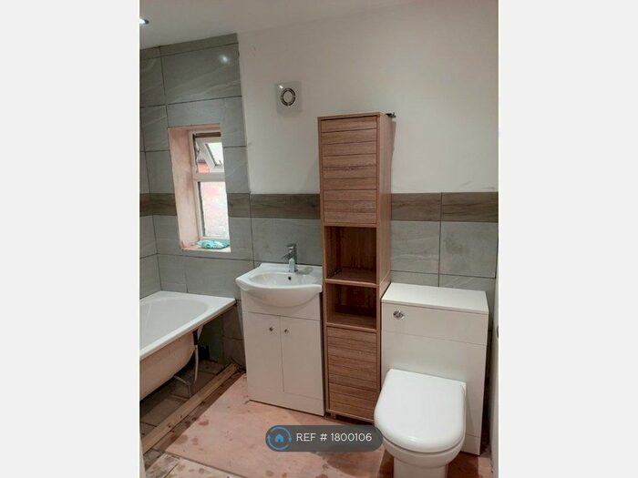 3 Bedroom Semi-Detached House To Rent In Waterside Drive, Longton, ST3