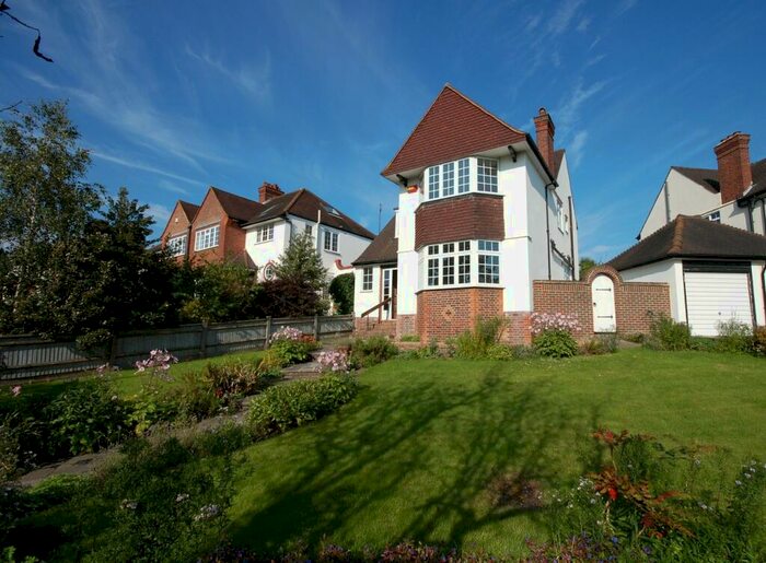 4 Bedroom Detached House To Rent In Oakway, Bromley, BR2