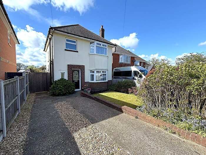 3 Bedroom Detached House For Sale In Stokes Avenue, Poole, BH15