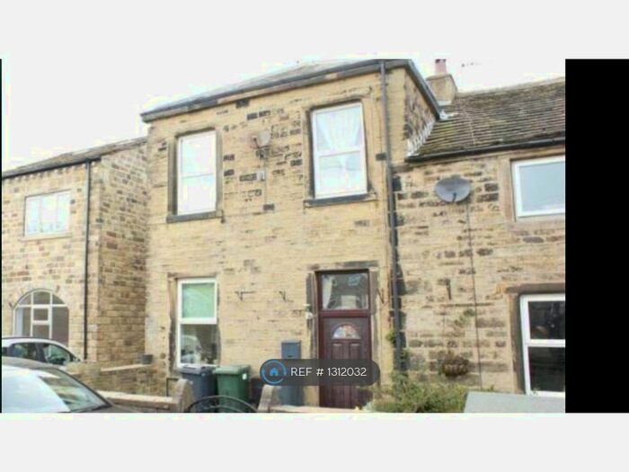 3 Bedroom Terraced House To Rent In Birkshead, Bradford BD15