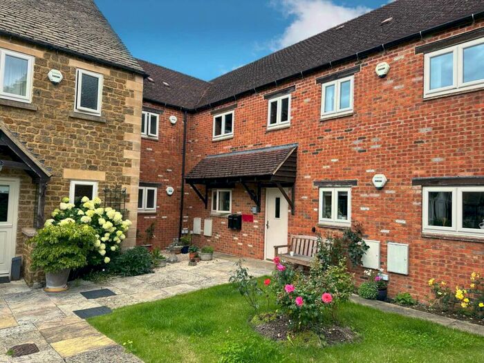 2 Bedroom Retirement Property To Rent In Highlands, Tadmarton, OX15