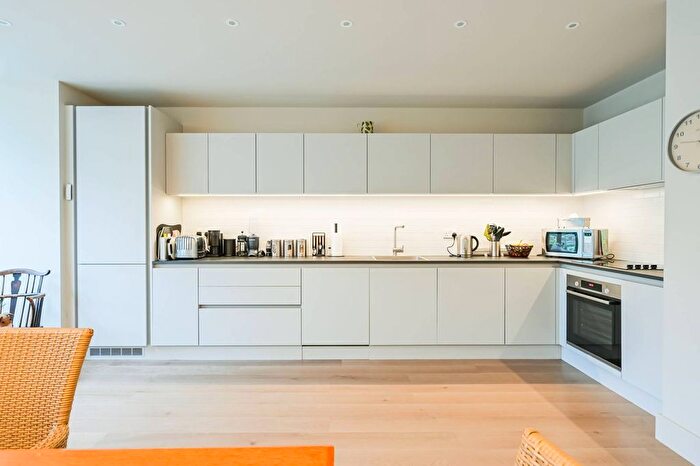 3 Bedroom Terraced House For Sale In Fairfoot Road, Bow, London, E3