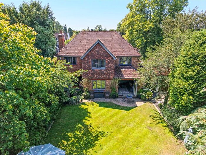 5 Bedroom Detached House For Sale In Ashley Close, Walton-On-Thames, KT12