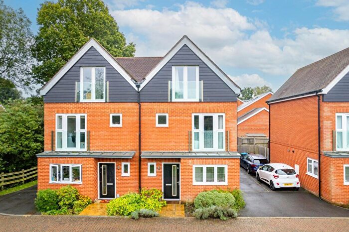 3 Bedroom Semi-Detached House For Sale In Four Oaks, Oxted, RH8
