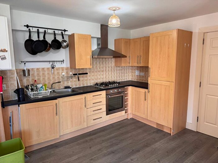 2 Bedroom Flat To Rent In Clockmill Lane, Edinburgh, EH8