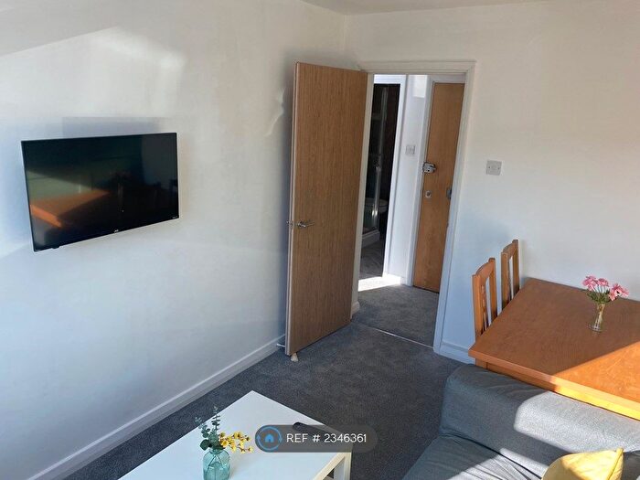 2 Bedroom Flat To Rent In Orchard House, Winchester, SO22