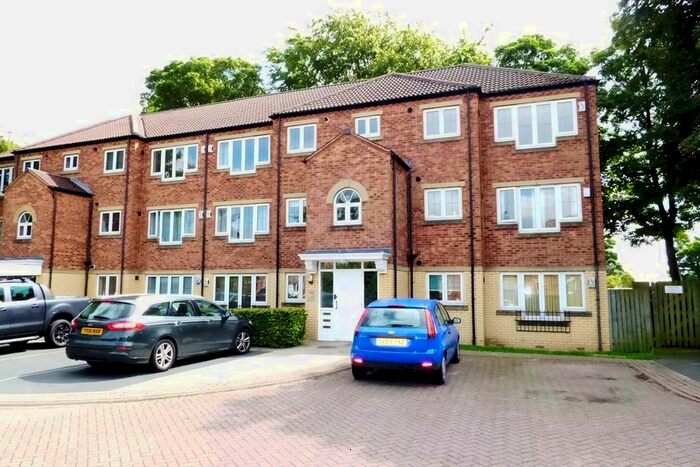 2 Bedroom Flat To Rent In Windsor Court, Leeds, LS13