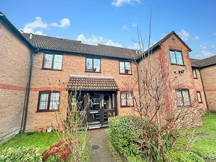 1 Bedroom Flat To Rent In Abercromby Avenue, High Wycombe, HP12