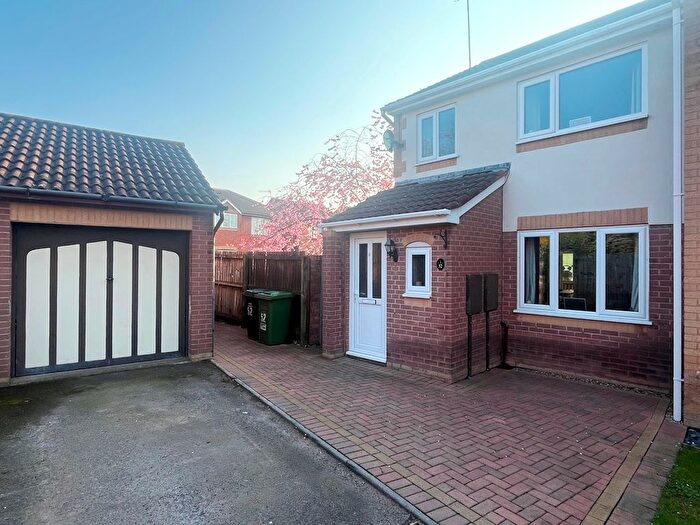 3 Bedroom Semi-Detached House For Sale In St. Philips Drive, Evesham, WR11