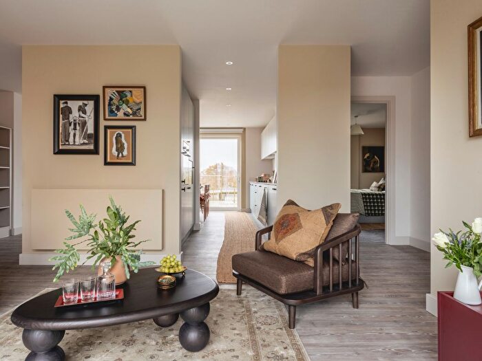 3 Bedroom Flat To Rent In Milne Avenue, CB3