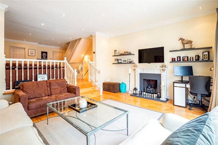 4 Bedroom Town House To Rent In Crosslands Avenue, Ealing, London, W5