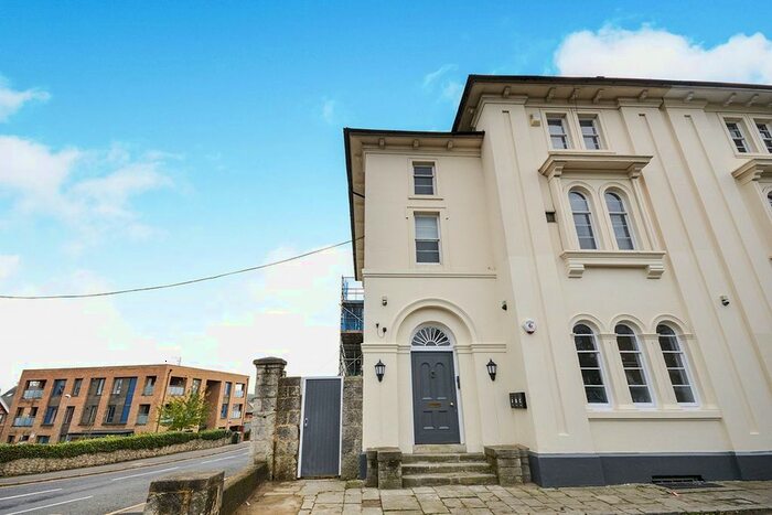 2 Bedroom Flat To Rent In Bower Terrace, Maidstone, Kent, ME16