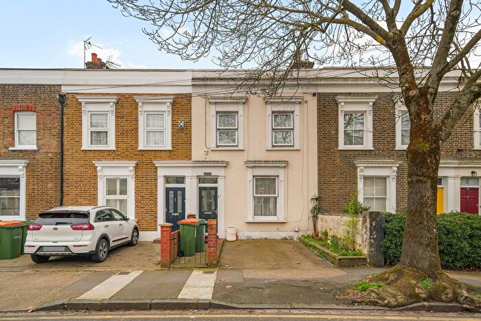 3 Bedroom Terraced House For Sale In Manbey Grove, London, E15